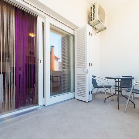 Red Rose Apartment Split Exterior photo